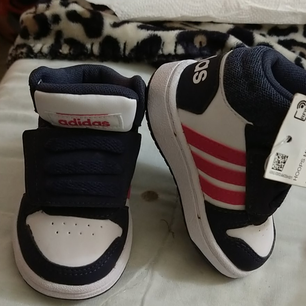 Adidas  Hoops Mid 2.01 Sz 3